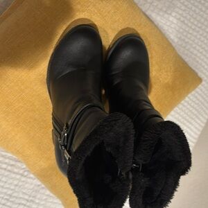 Black Guess leather bootie